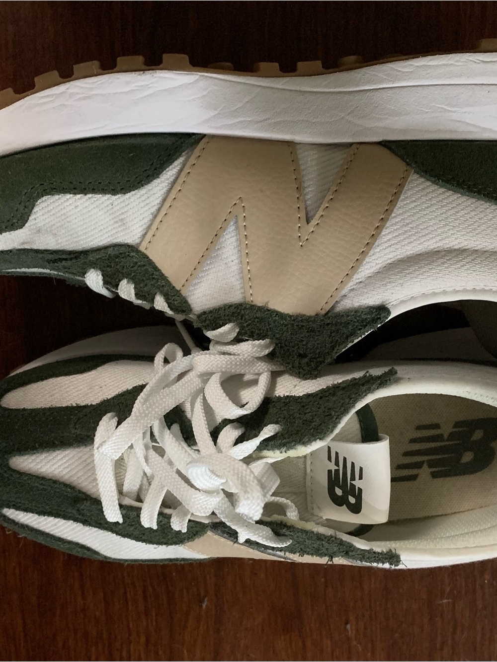 New Balance 327 White, Beige & Green Low-Top Sneakers - Picture 3 of 8